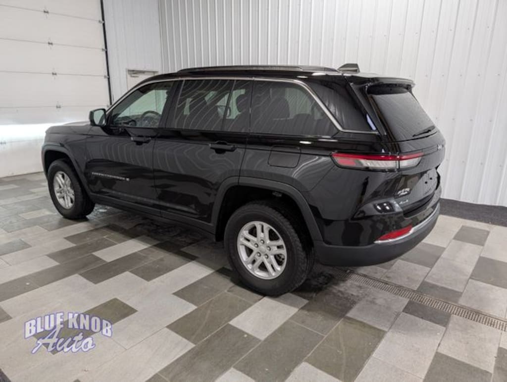Used 2023 Jeep Grand Cherokee Laredo SUV