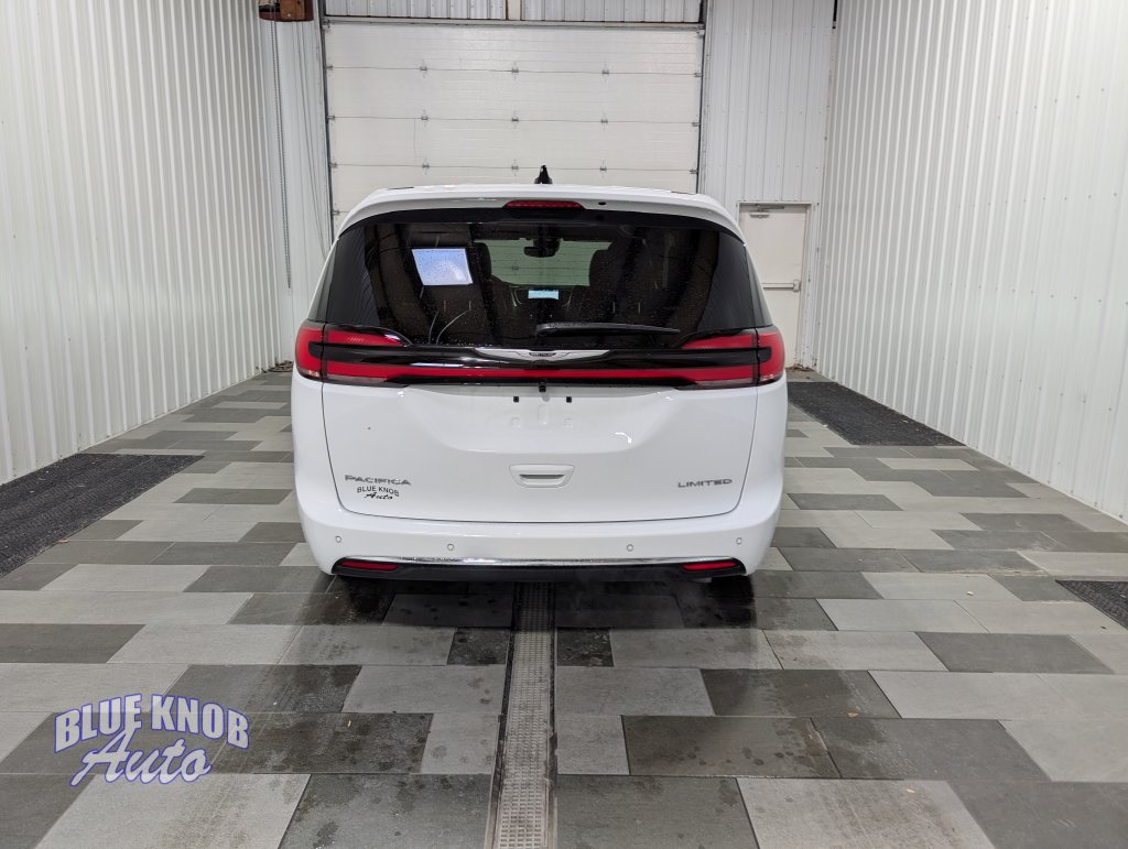 Used 2026 Chrysler Pacifica Limited Minivan/Van