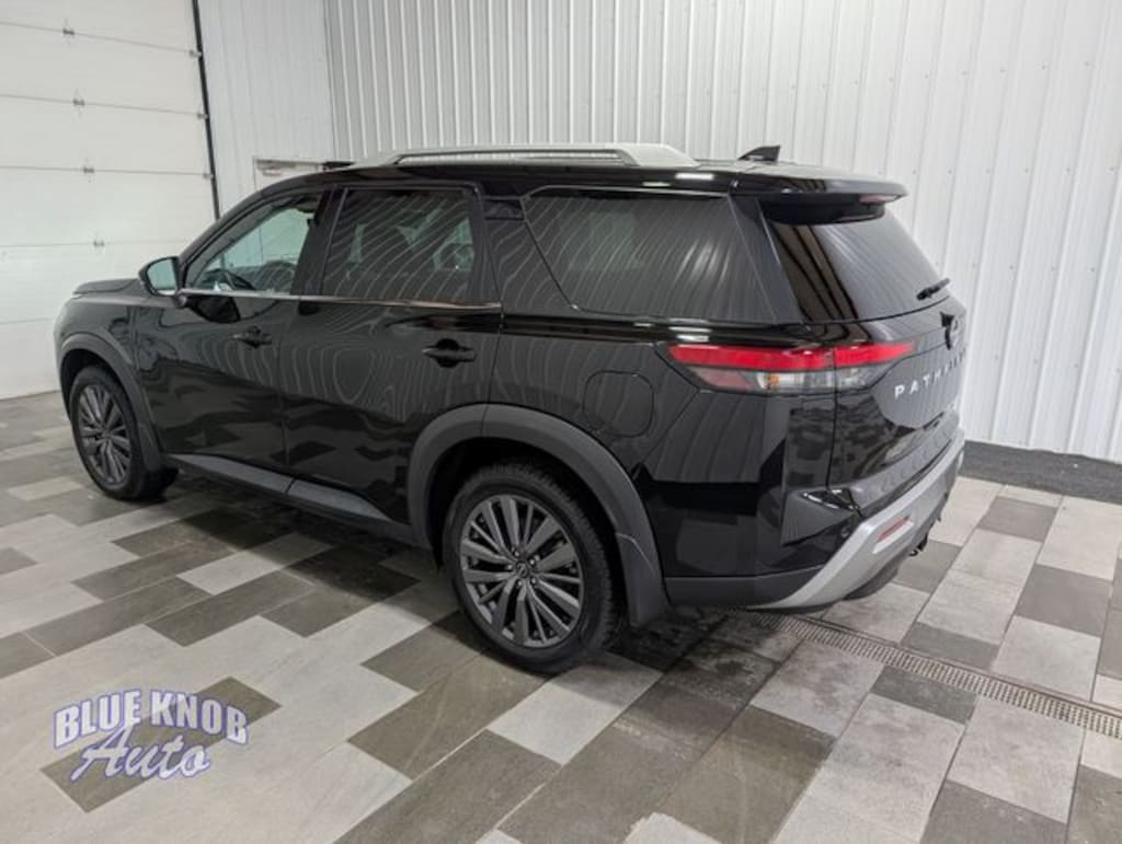 Used 2024 Nissan Pathfinder SL SUV