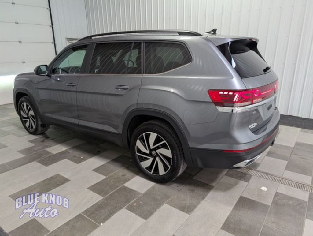 Used 2025 Volkswagen Atlas 2.0T SE w/Technology SUV