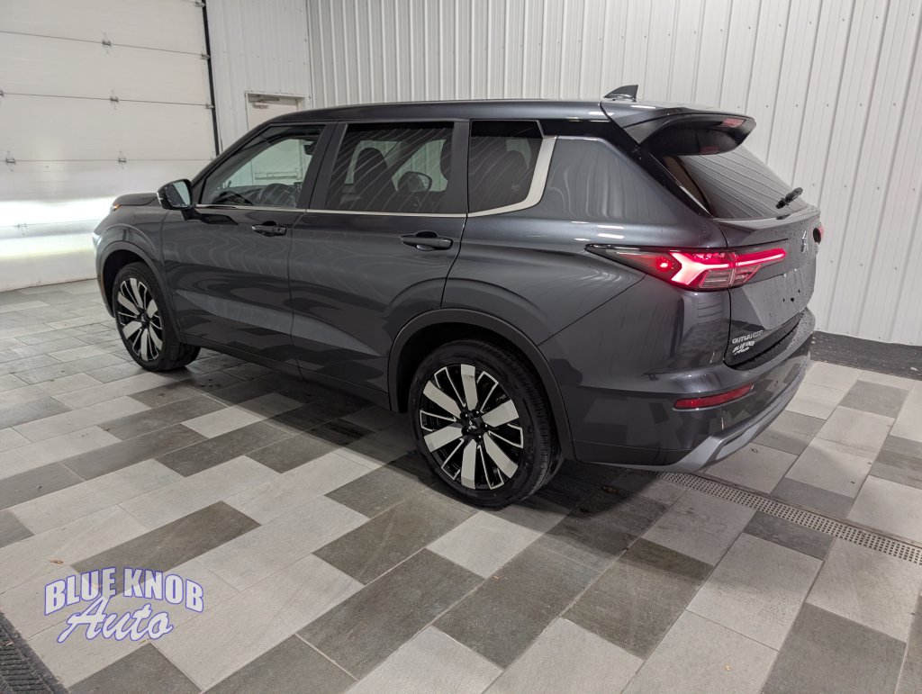 Used 2025 Mitsubishi Outlander SE SUV
