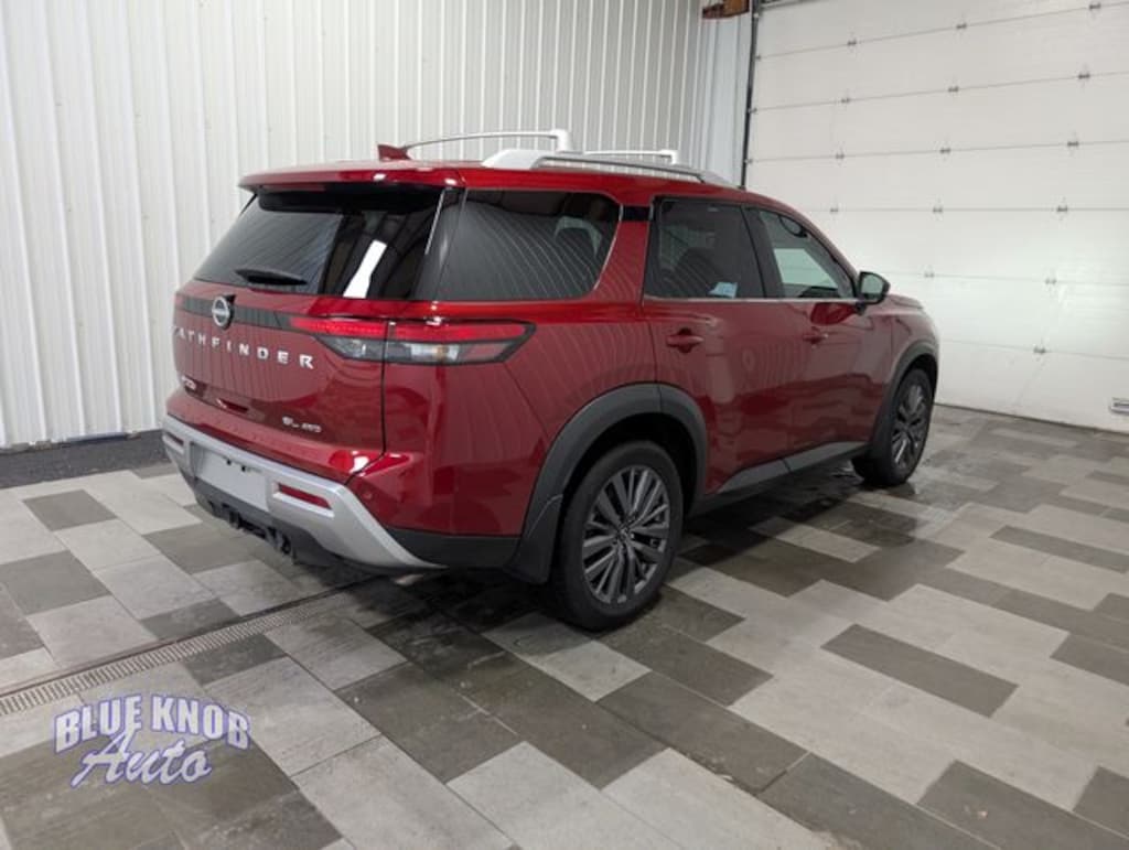 Used 2025 Nissan Pathfinder SL SUV