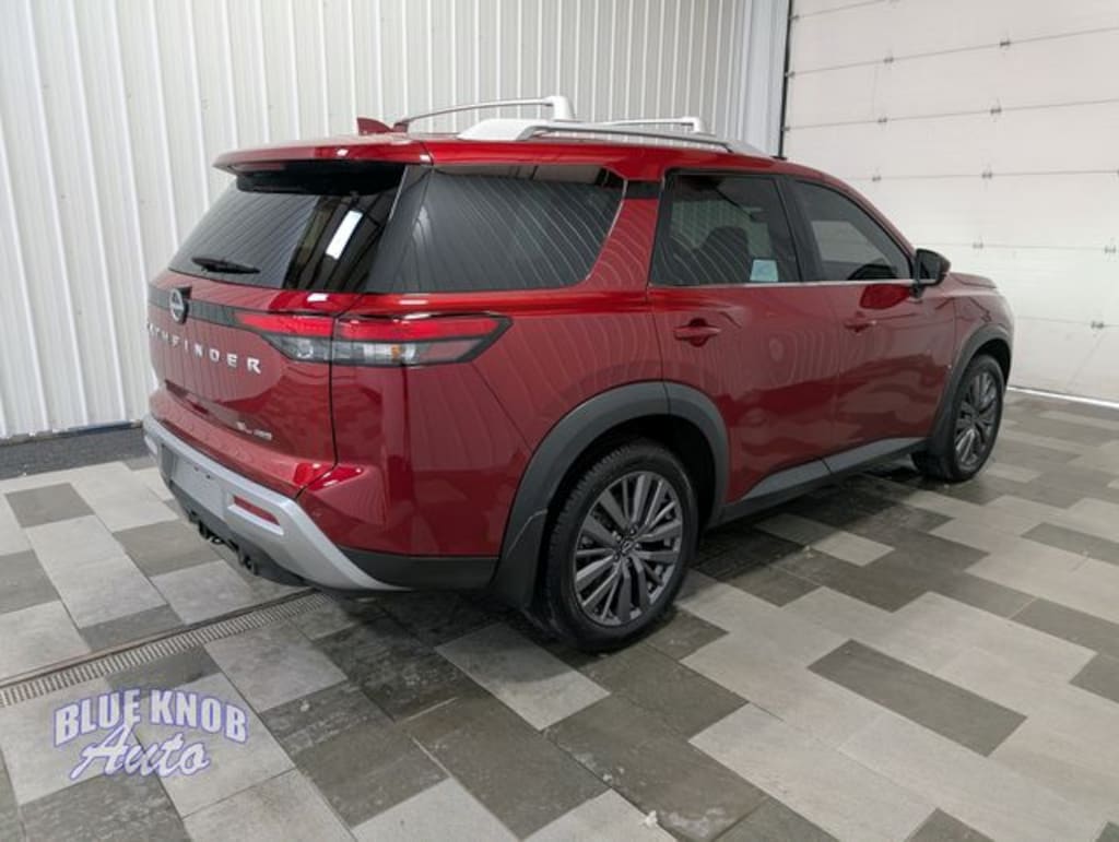 Used 2024 Nissan Pathfinder SL SUV