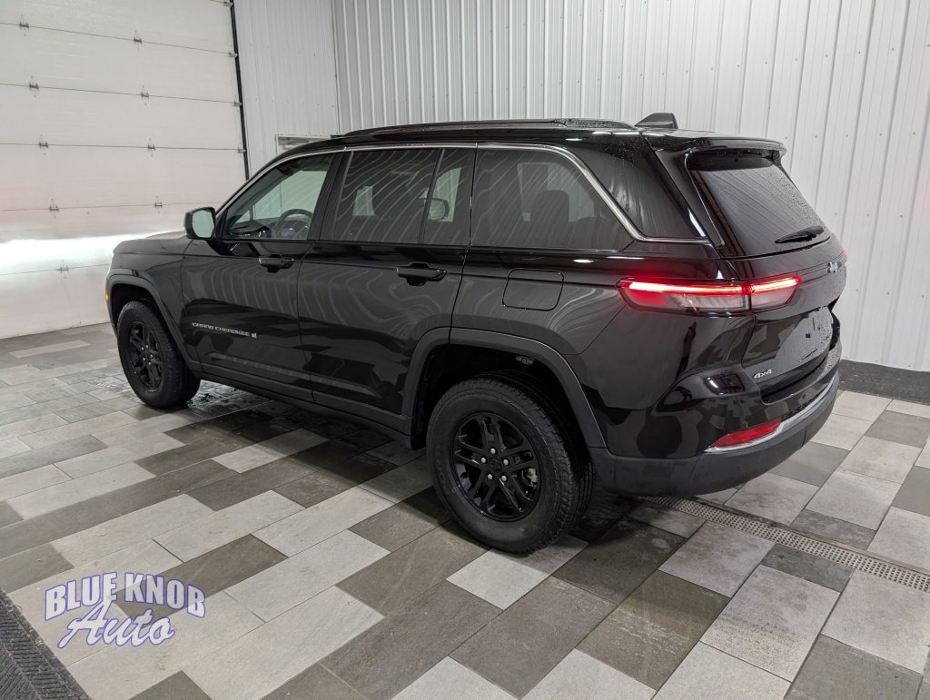 Used 2023 Jeep Grand Cherokee Laredo SUV