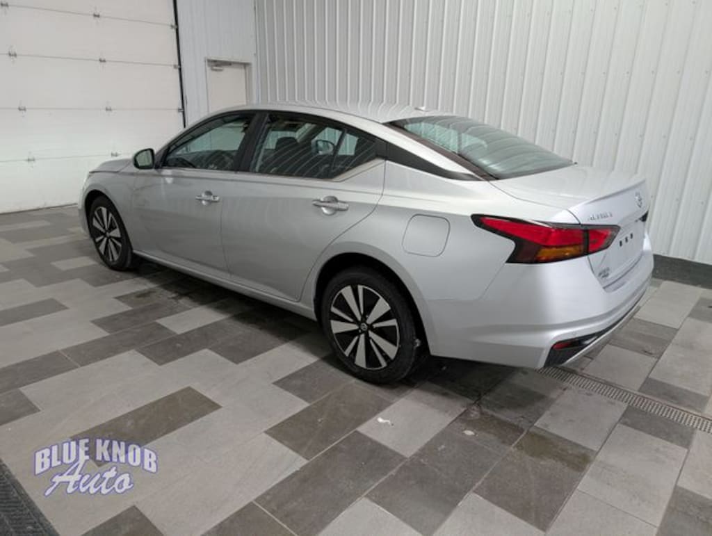 Used 2022 Nissan Altima 2.5 SV Sedan