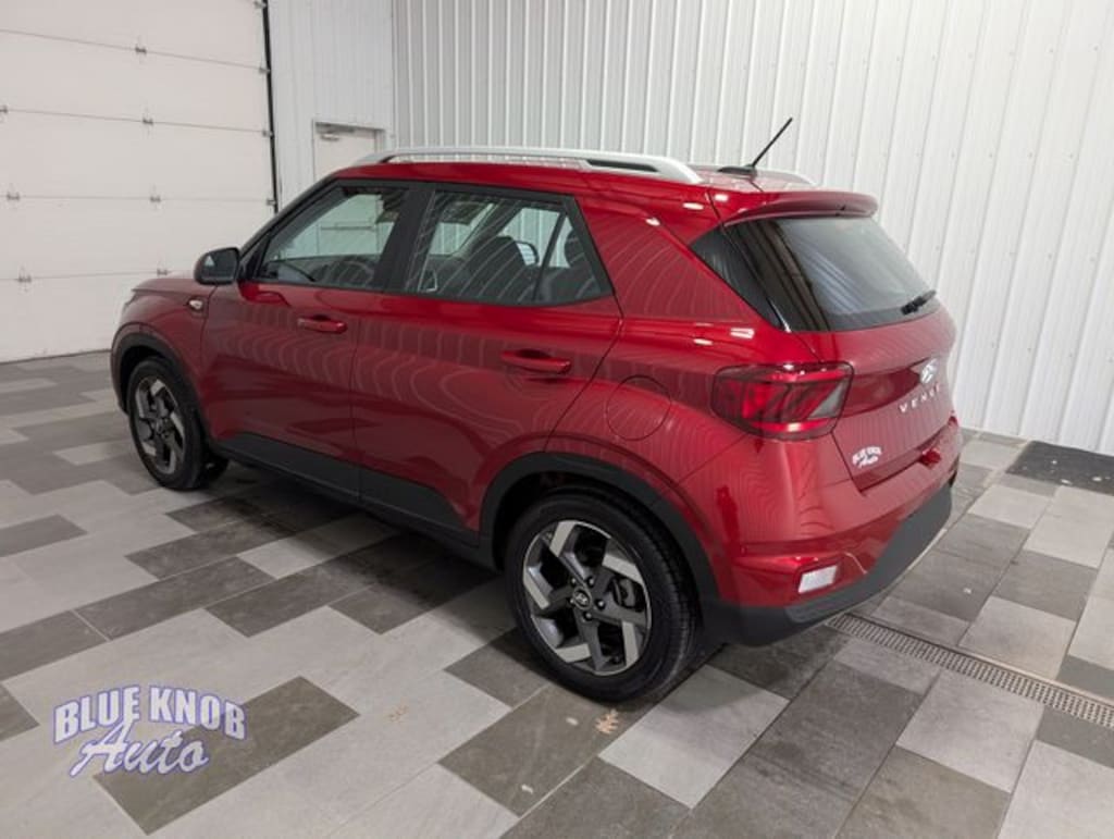 Used 2025 Hyundai Venue SEL SUV