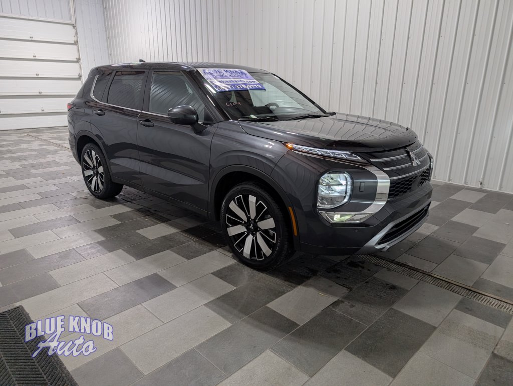 Used 2025 Mitsubishi Outlander SE SUV