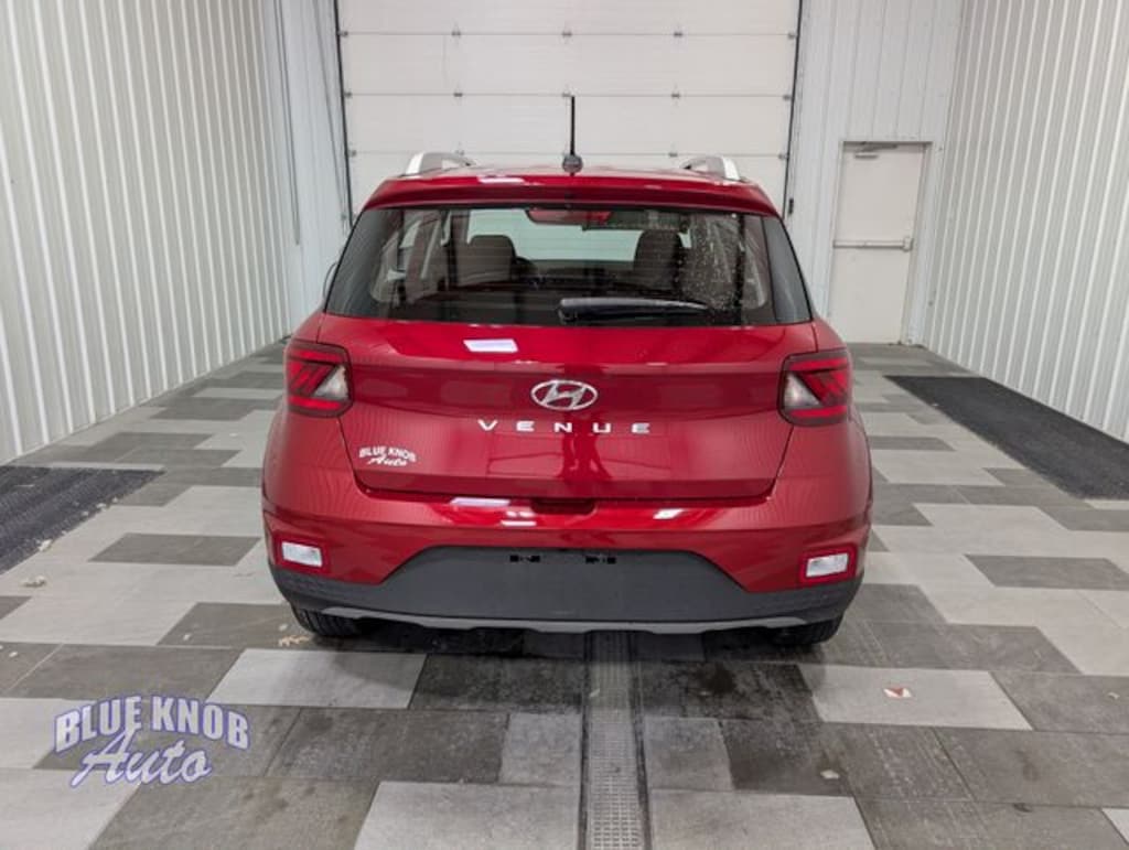 Used 2025 Hyundai Venue SEL SUV