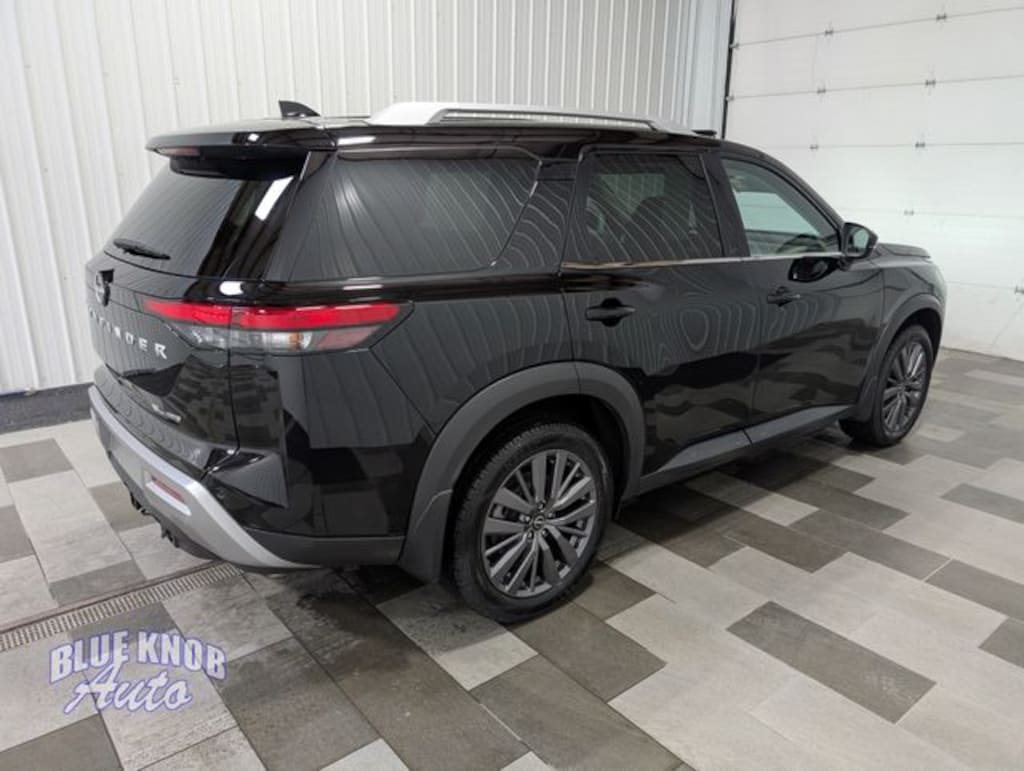 Used 2024 Nissan Pathfinder SL SUV