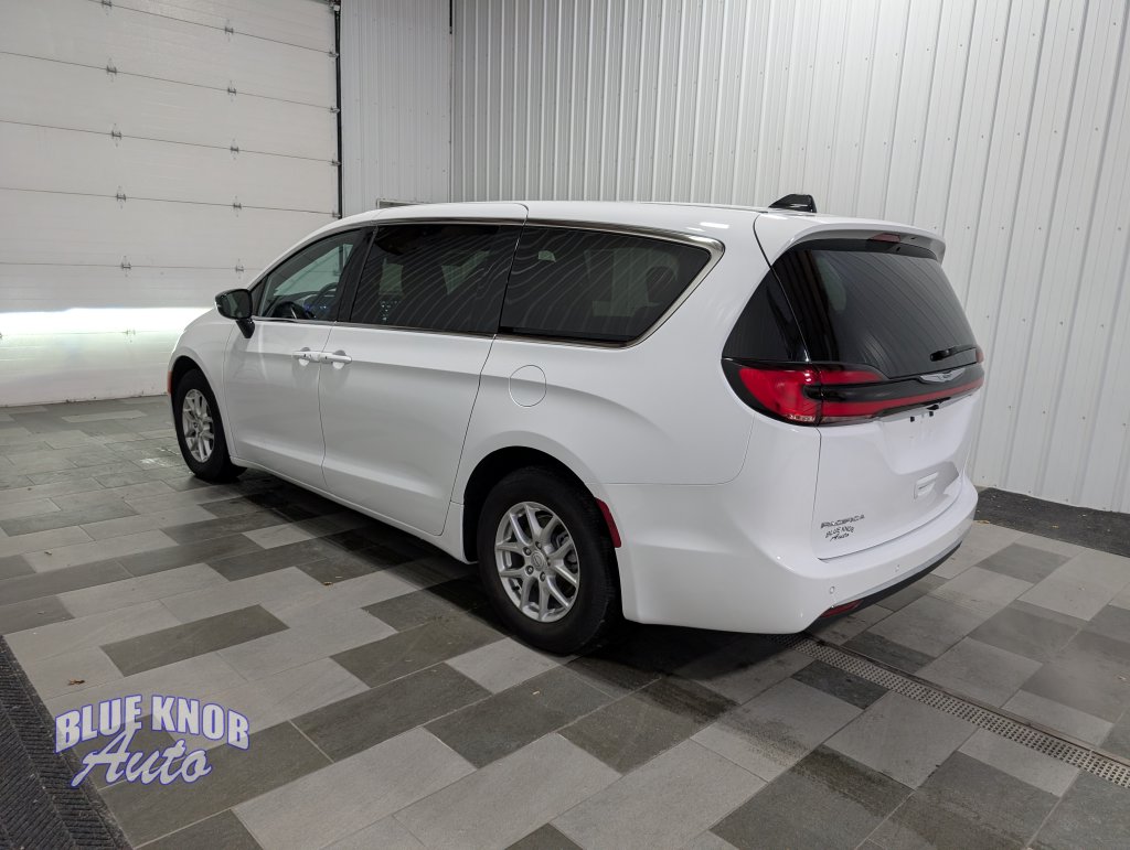 Used 2026 Chrysler Pacifica Select Minivan/Van