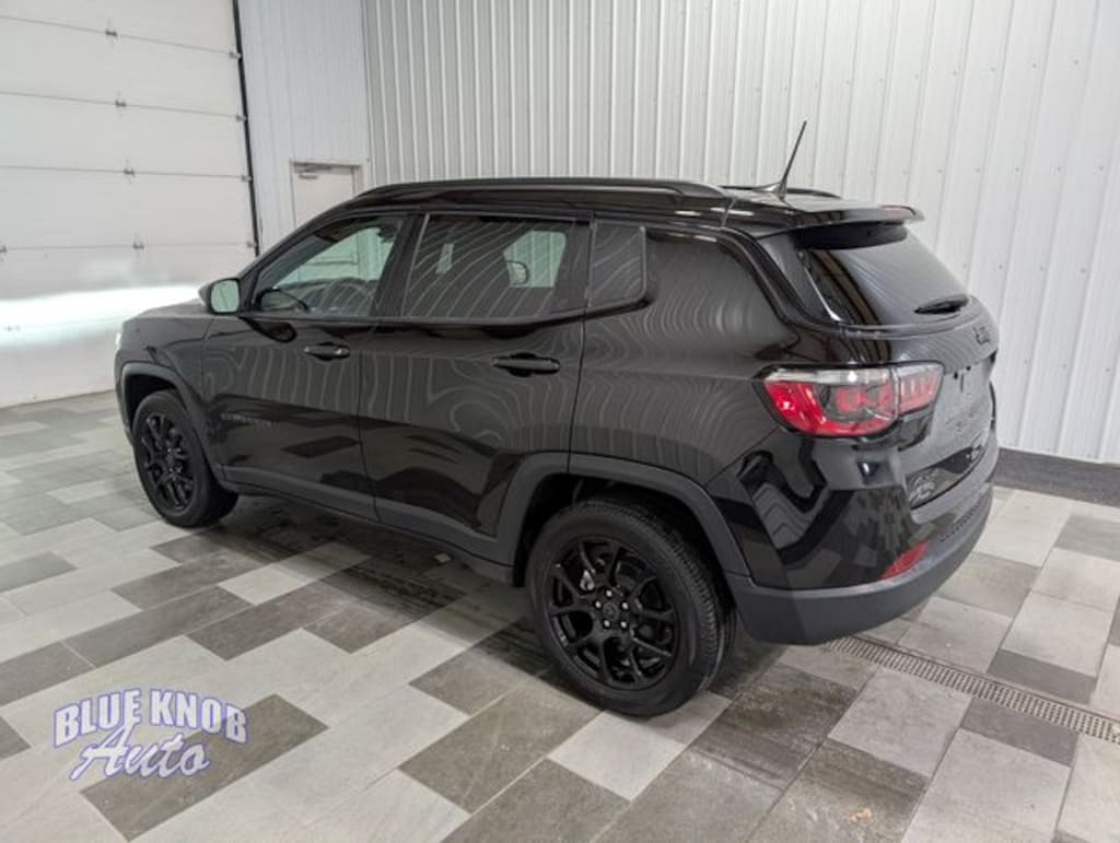 Used 2025 Jeep Compass Latitude SUV