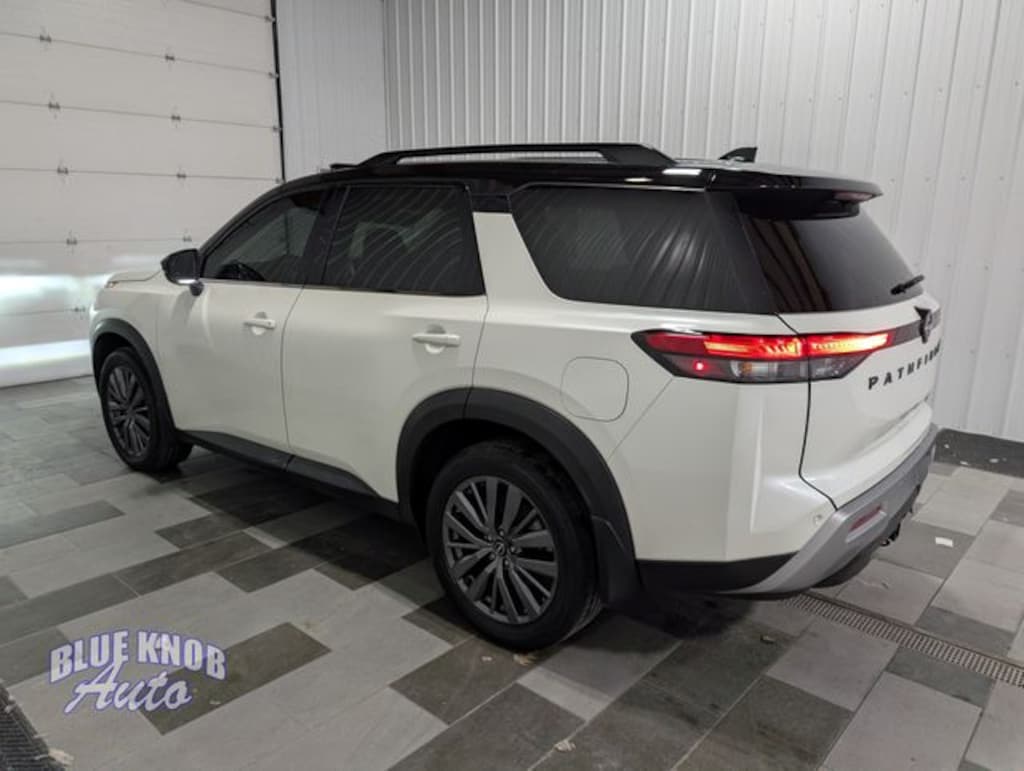 Used 2024 Nissan Pathfinder SL SUV