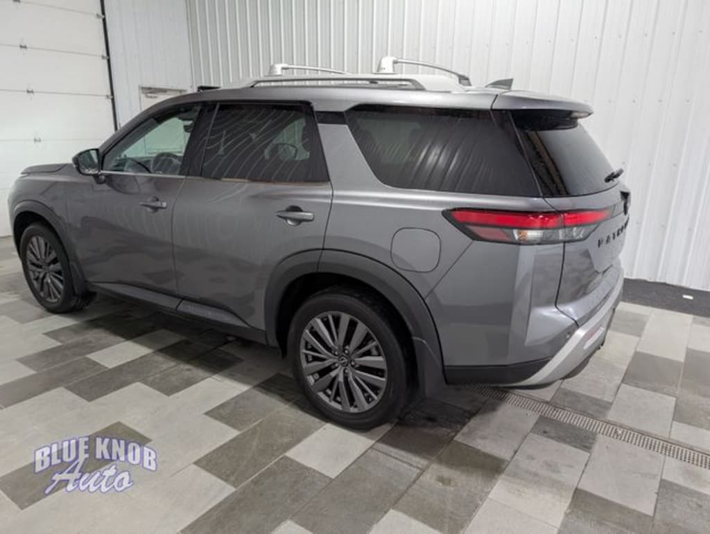 Used 2023 Nissan Pathfinder SL SUV