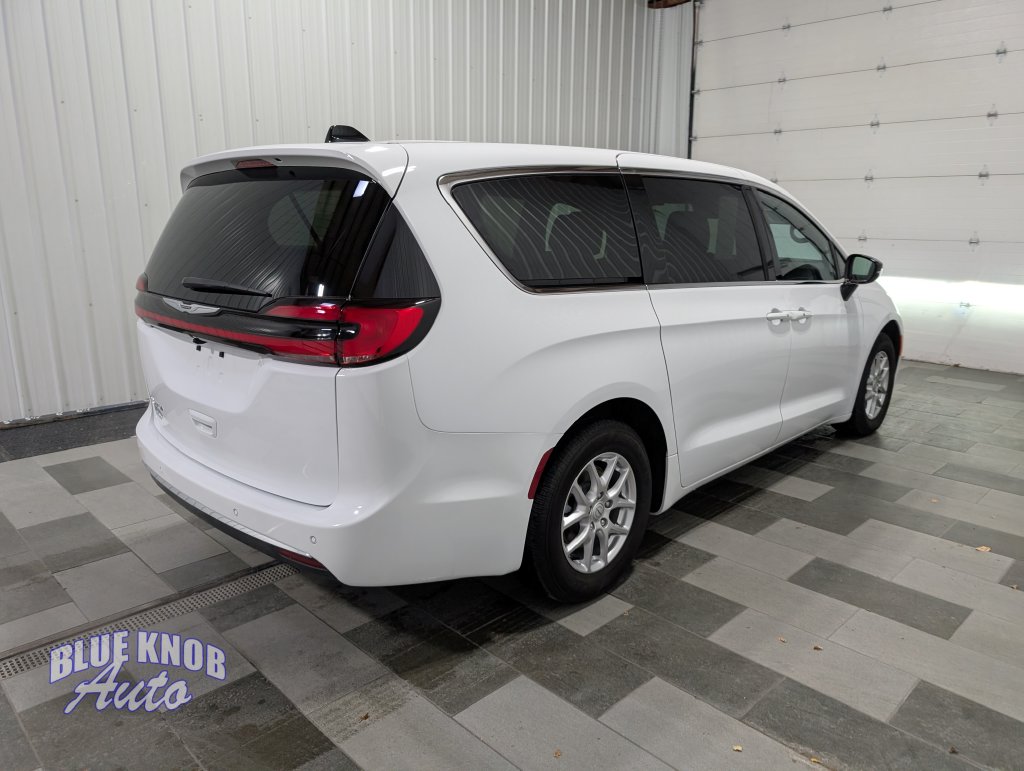 Used 2026 Chrysler Pacifica Select Minivan/Van