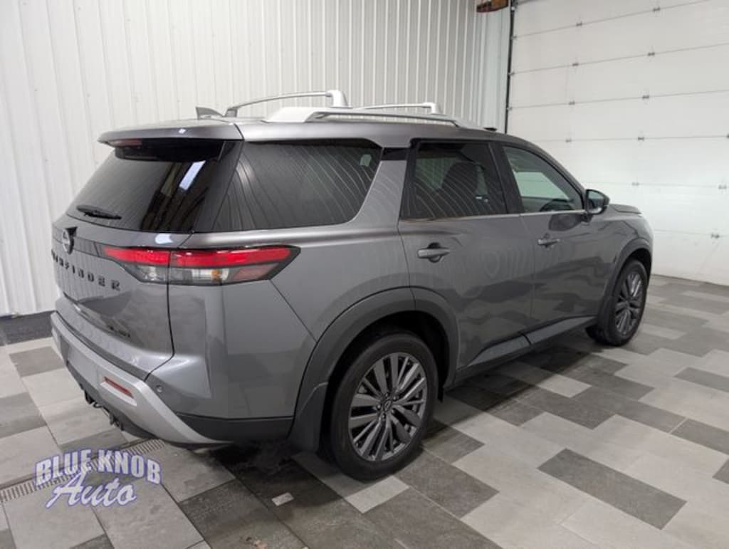 Used 2023 Nissan Pathfinder SL SUV