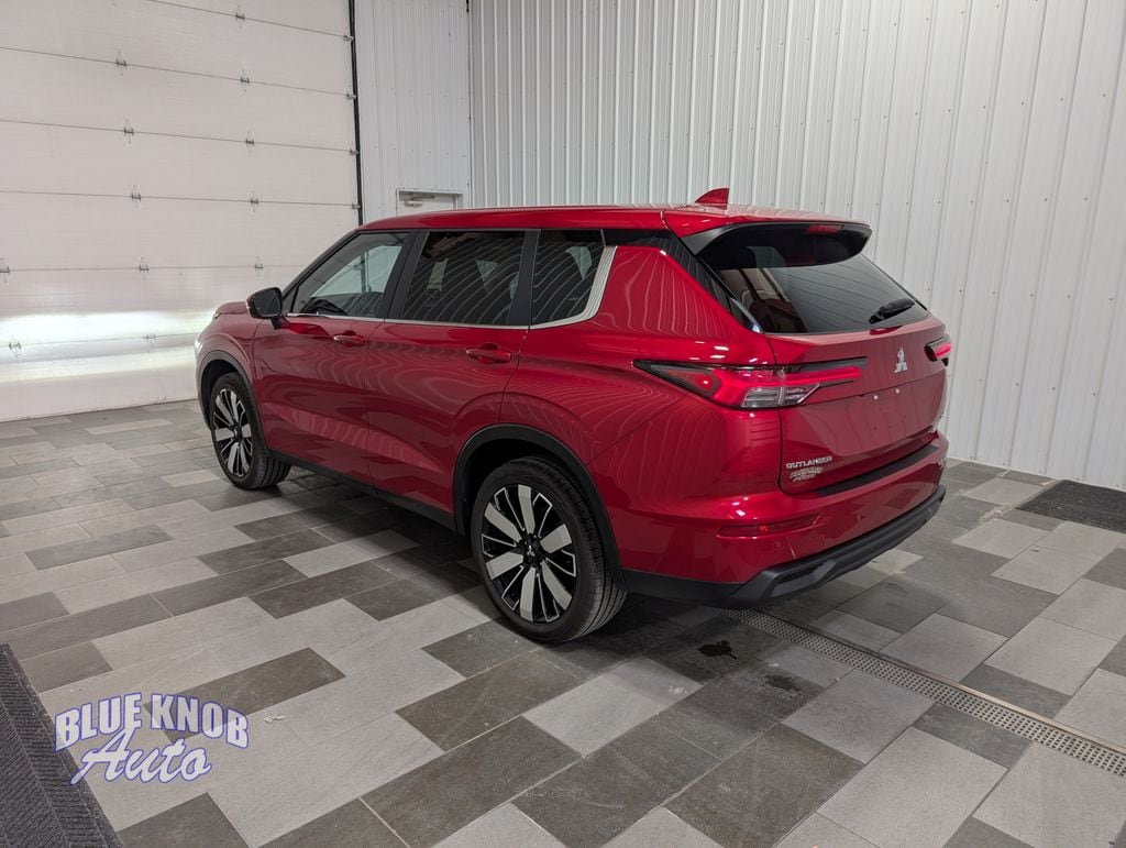 Used 2025 Mitsubishi Outlander SE SUV