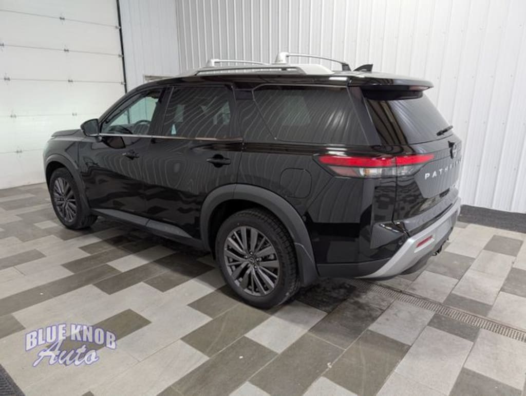 Used 2023 Nissan Pathfinder SL SUV
