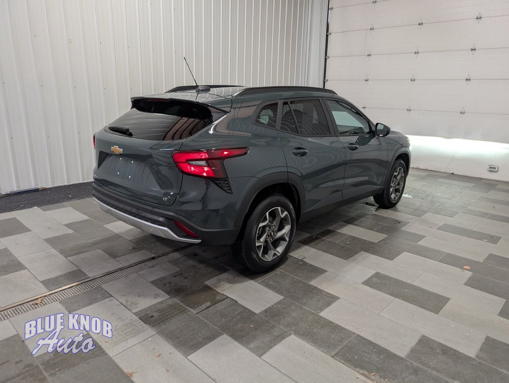 Used 2025 Chevrolet Trax LT SUV