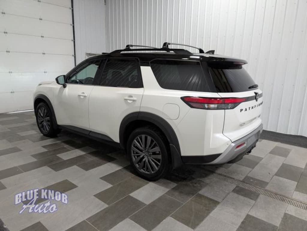 Used 2024 Nissan Pathfinder SL SUV