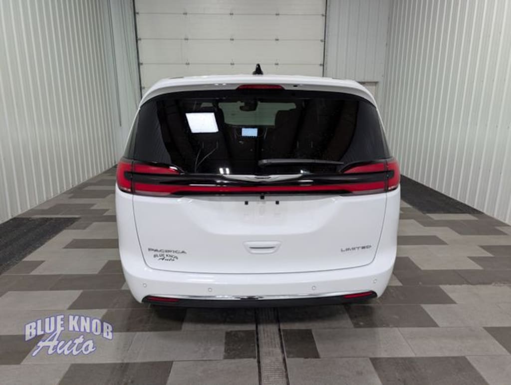 Used 2026 Chrysler Pacifica Limited Minivan/Van
