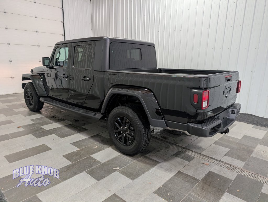 Used 2022 Jeep Gladiator Altitude Truck