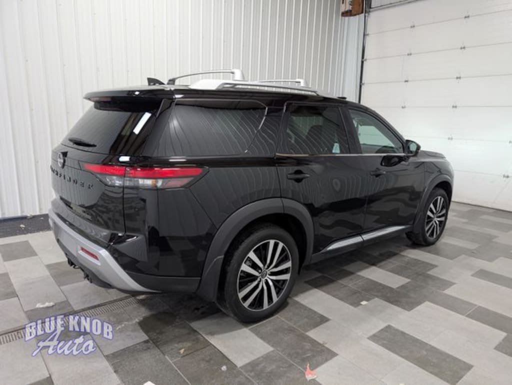 Used 2025 Nissan Pathfinder Platinum SUV