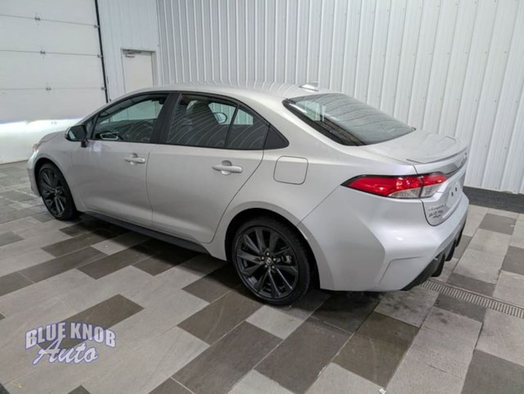 Used 2025 Toyota Corolla SE Sedan