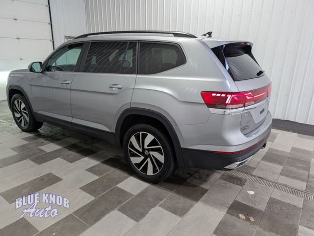 Used 2025 Volkswagen Atlas 2.0T SE w/Technology SUV