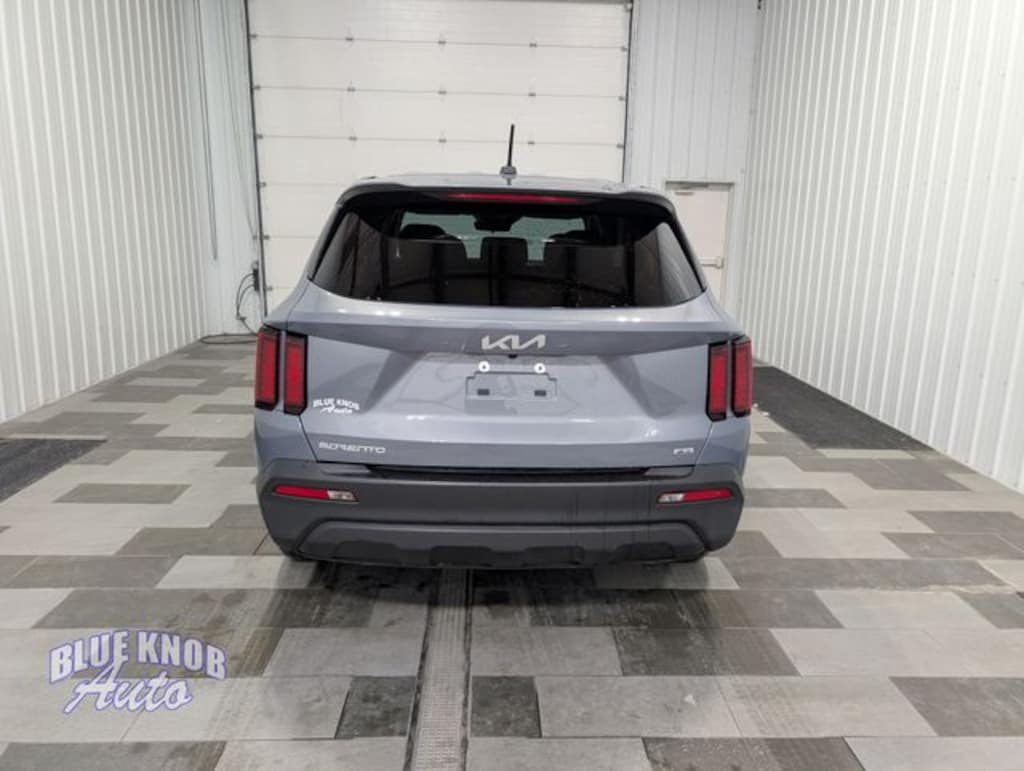 Used 2023 Kia Sorento LX SUV