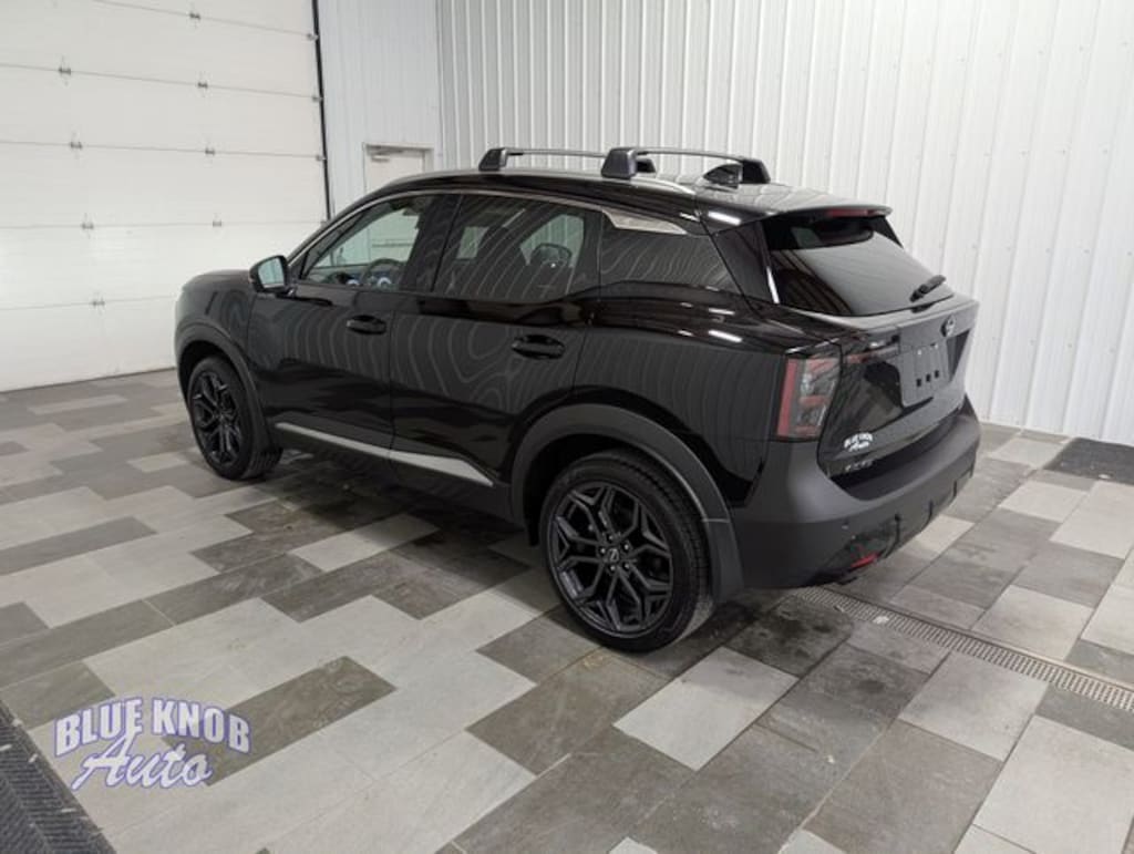 Used 2025 Nissan Kicks SR SUV