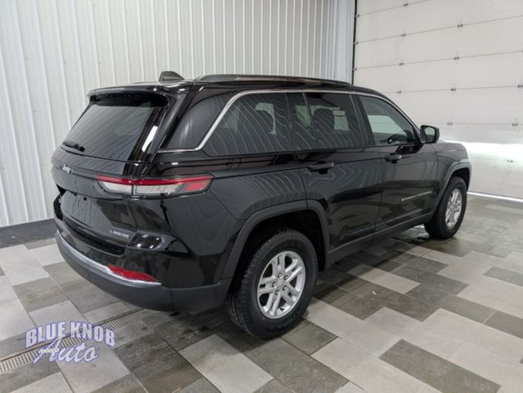 Used 2023 Jeep Grand Cherokee Laredo SUV