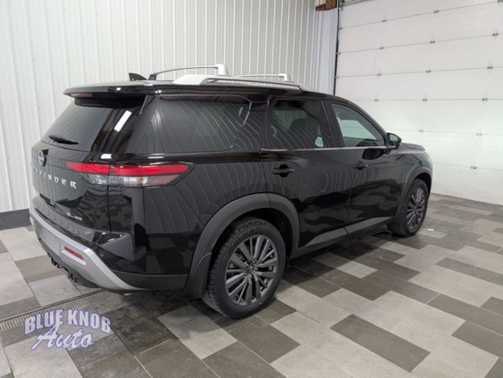 Used 2023 Nissan Pathfinder SL SUV