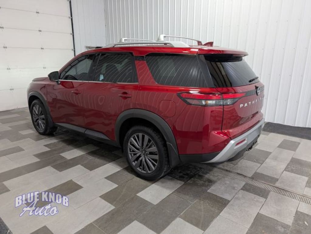 Used 2024 Nissan Pathfinder SL SUV