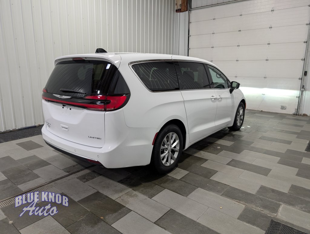 Used 2026 Chrysler Pacifica Limited Minivan/Van