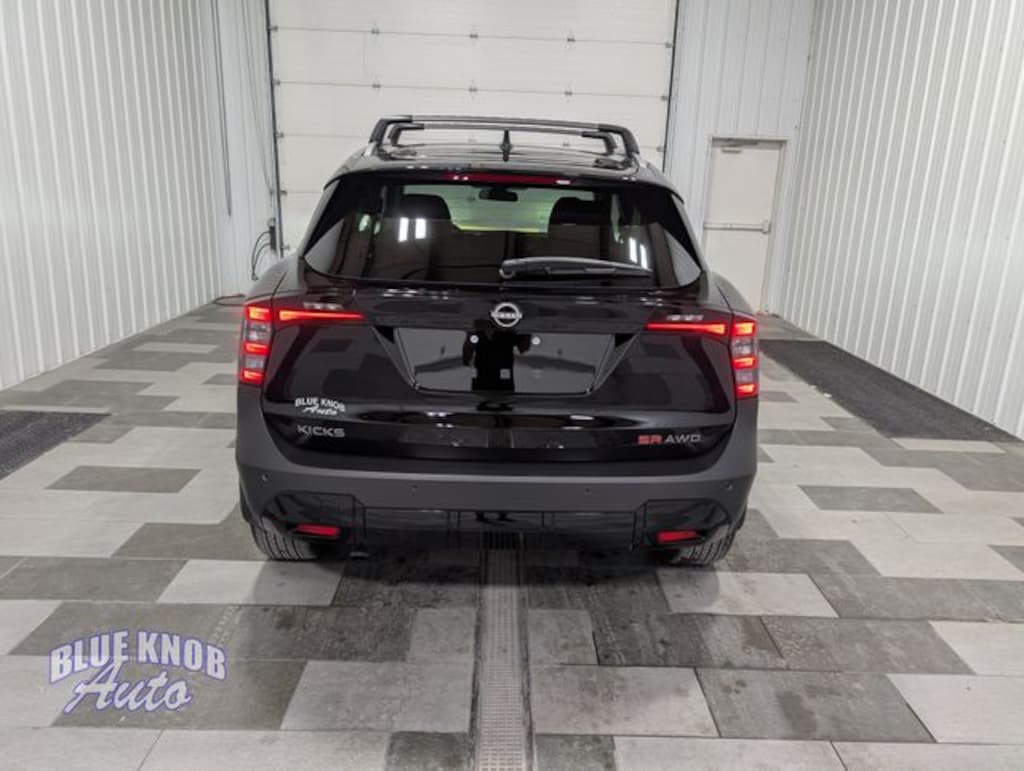 Used 2026 Nissan Kicks SR SUV