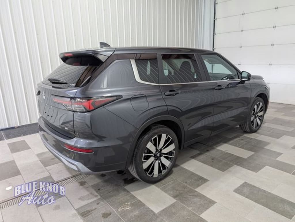 Used 2025 Mitsubishi Outlander SE SUV