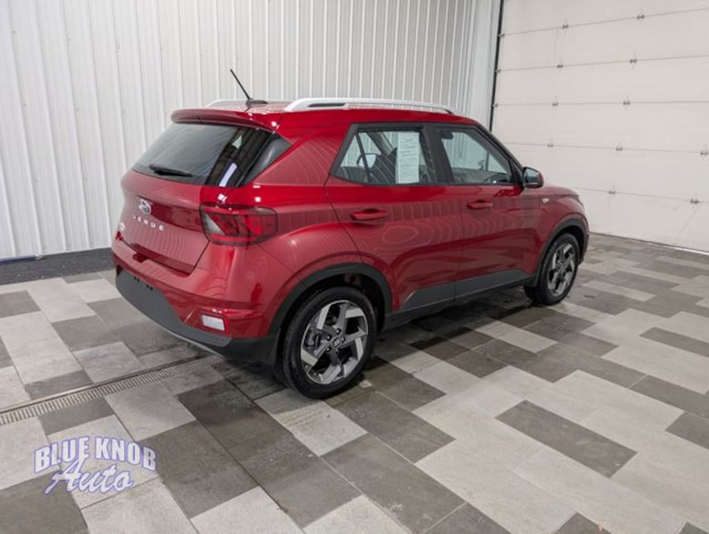 Used 2025 Hyundai Venue SEL SUV