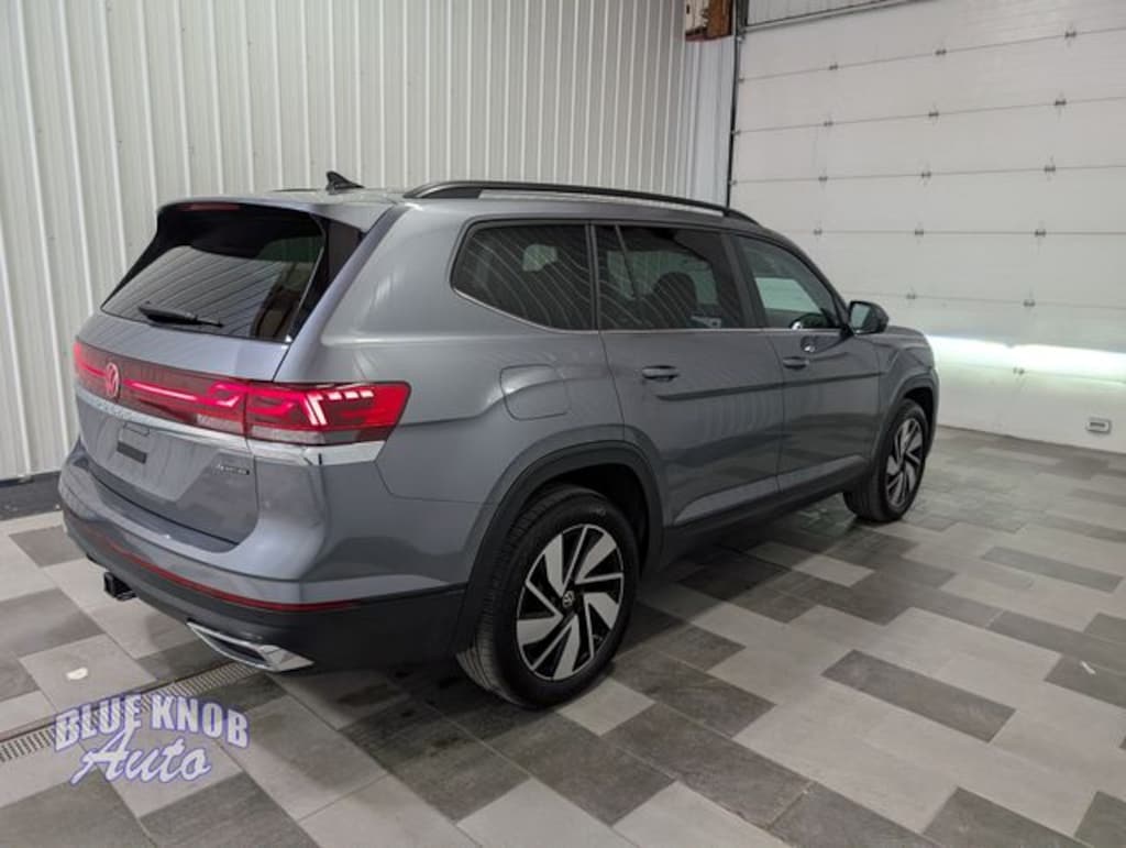 Used 2025 Volkswagen Atlas 2.0T SE w/Technology SUV