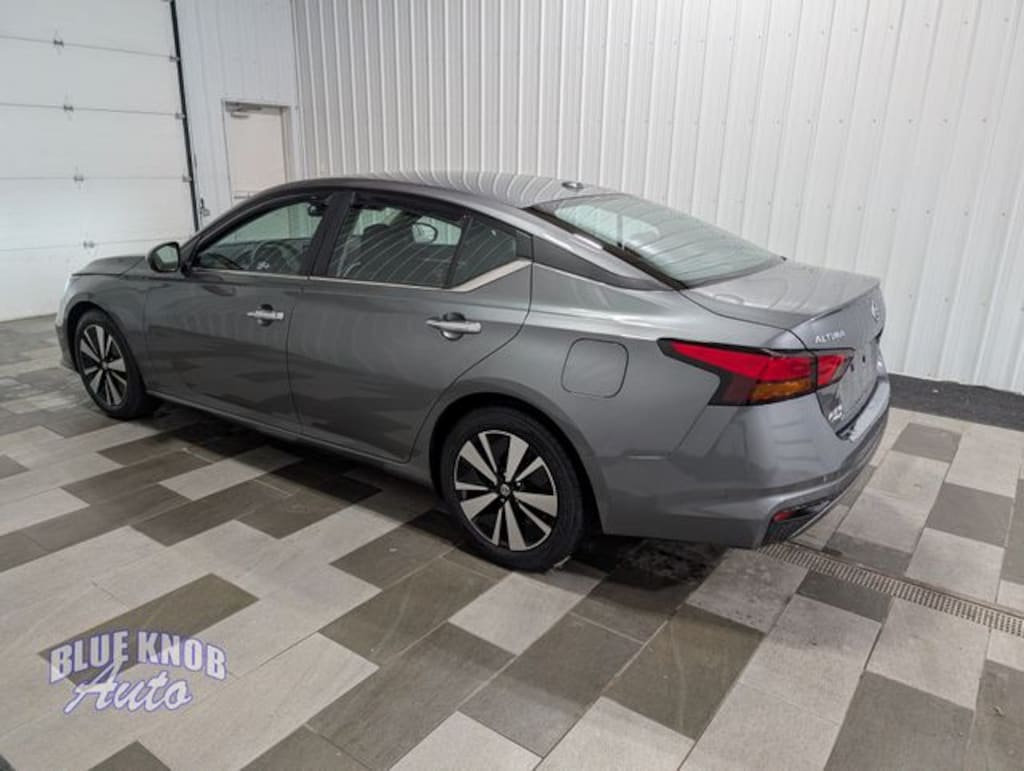 Used 2022 Nissan Altima 2.5 SV Sedan
