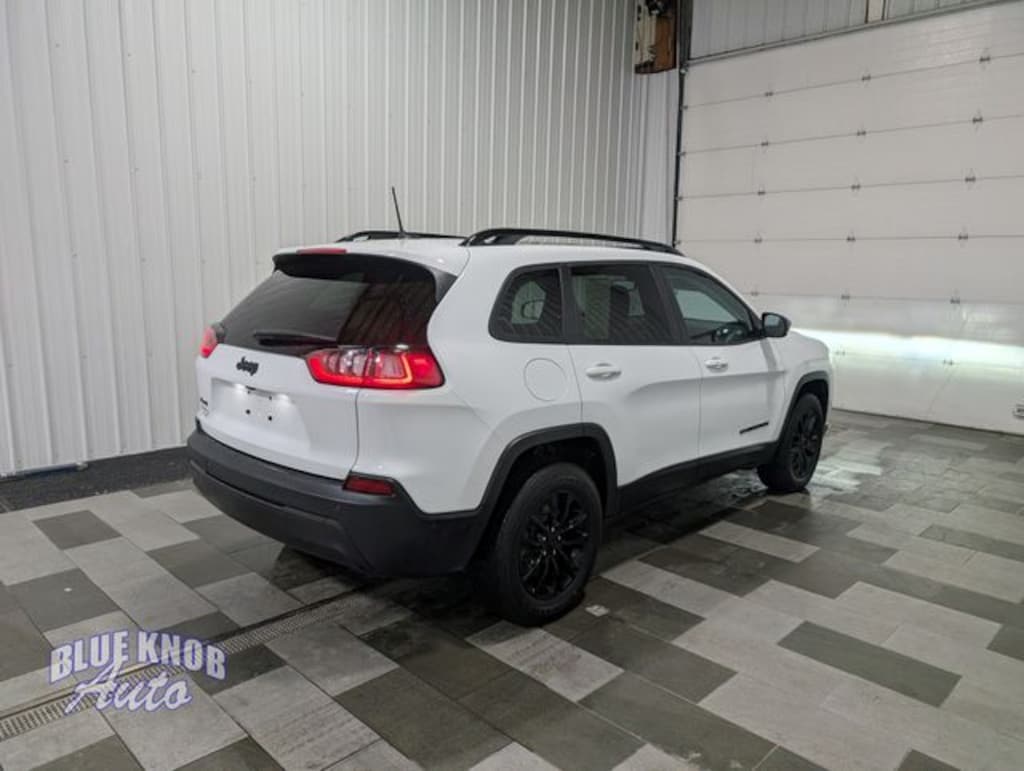 Used 2023 Jeep Cherokee Altitude SUV