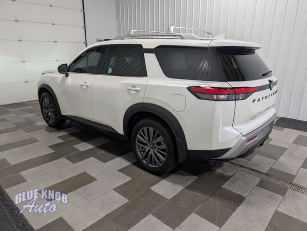 Used 2024 Nissan Pathfinder SL SUV