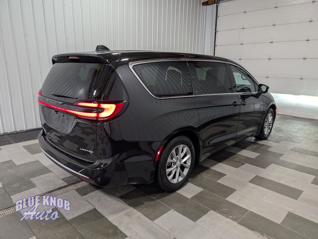 Used 2027 Chrysler Pacifica Limited Minivan/Van