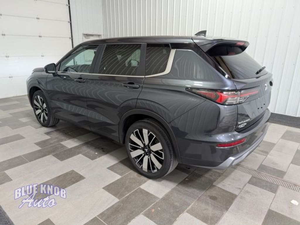 Used 2025 Mitsubishi Outlander SE SUV