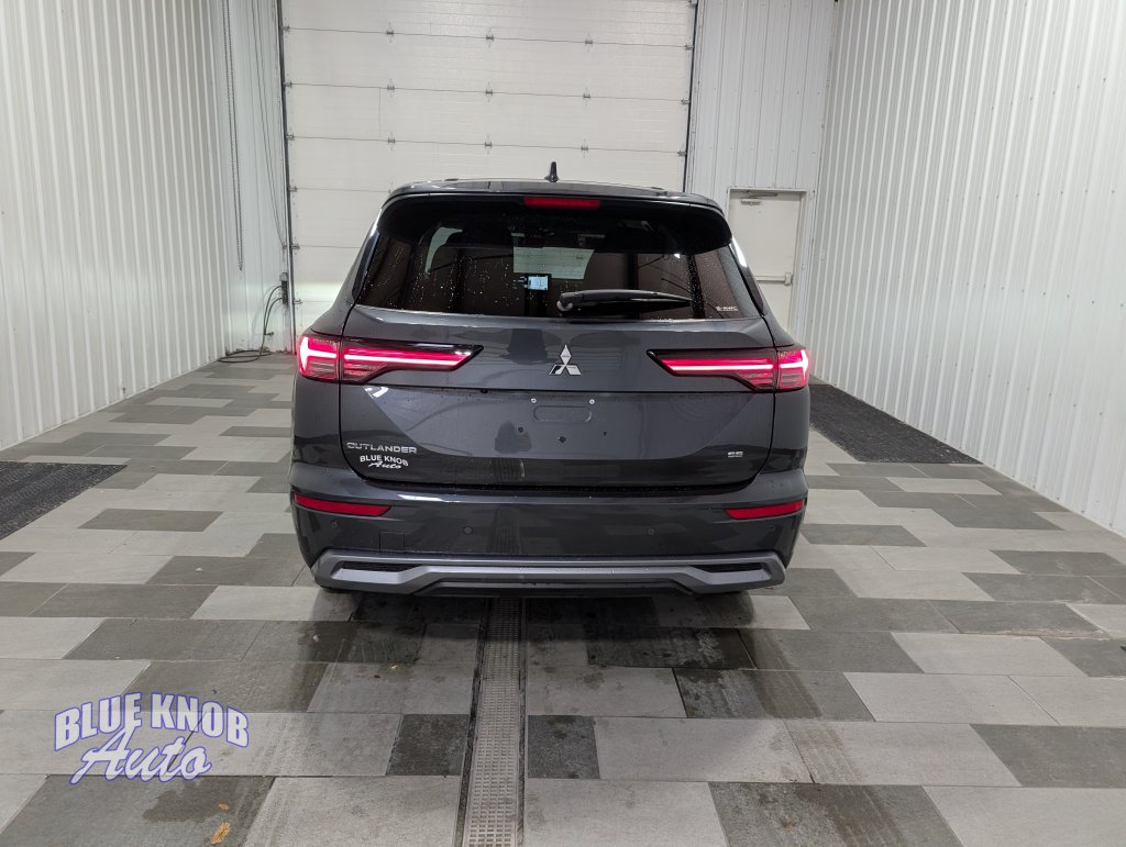 Used 2025 Mitsubishi Outlander SE SUV