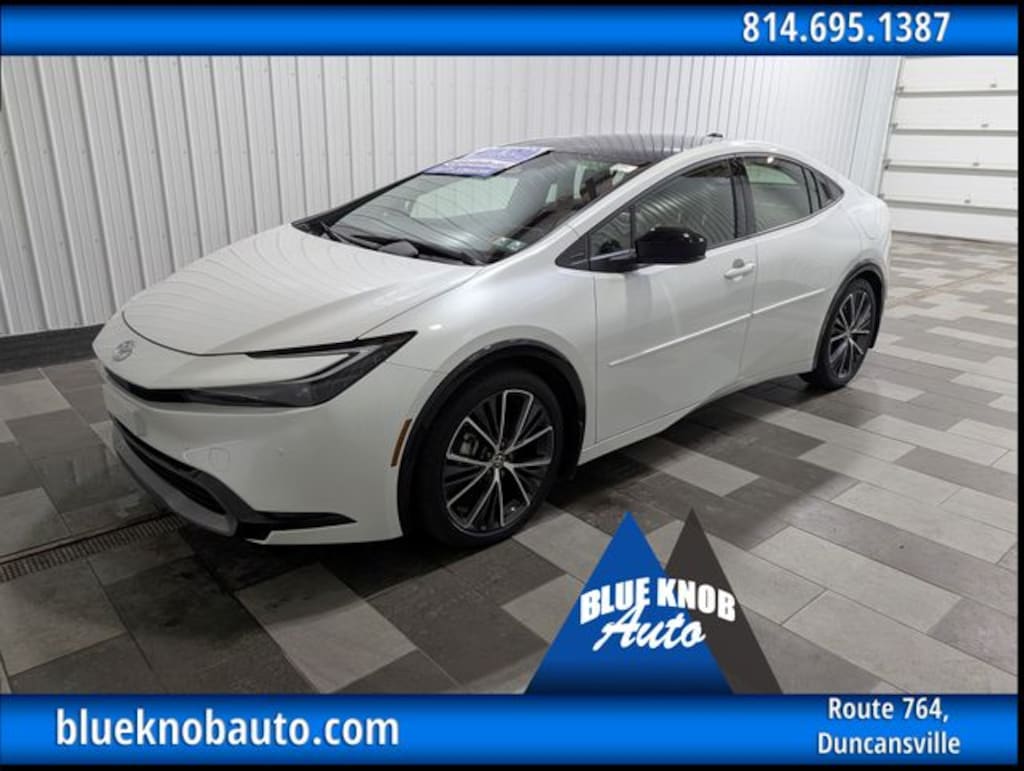 Used 2025 Toyota Prius XLE Hatchback