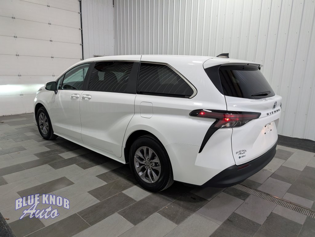 Used 2025 Toyota Sienna LE Minivan/Van