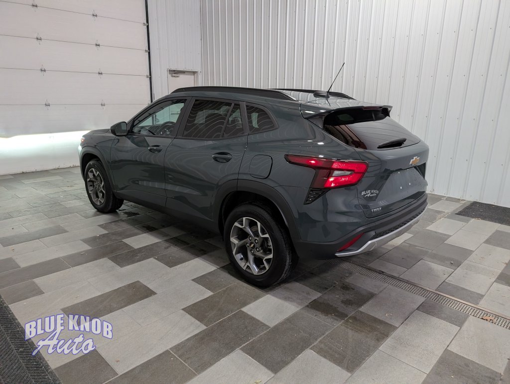 Used 2025 Chevrolet Trax LT SUV