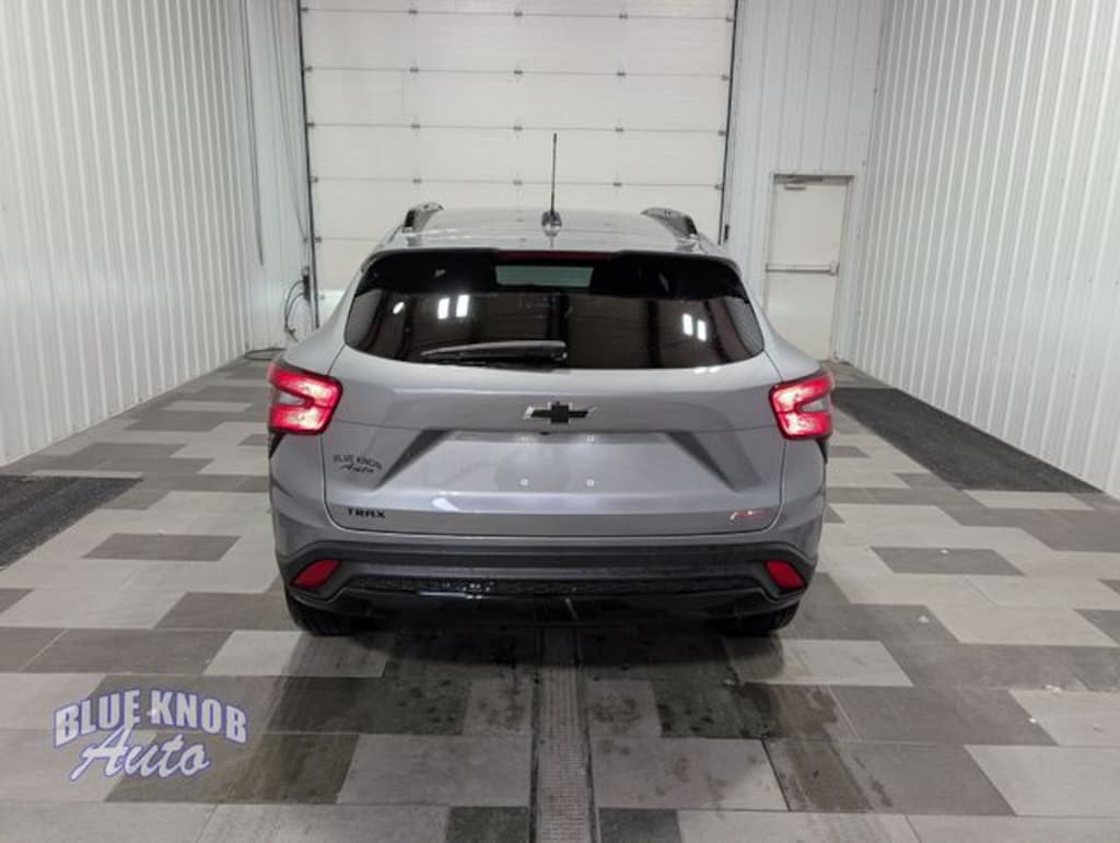 Used 2025 Chevrolet Trax 2RS SUV