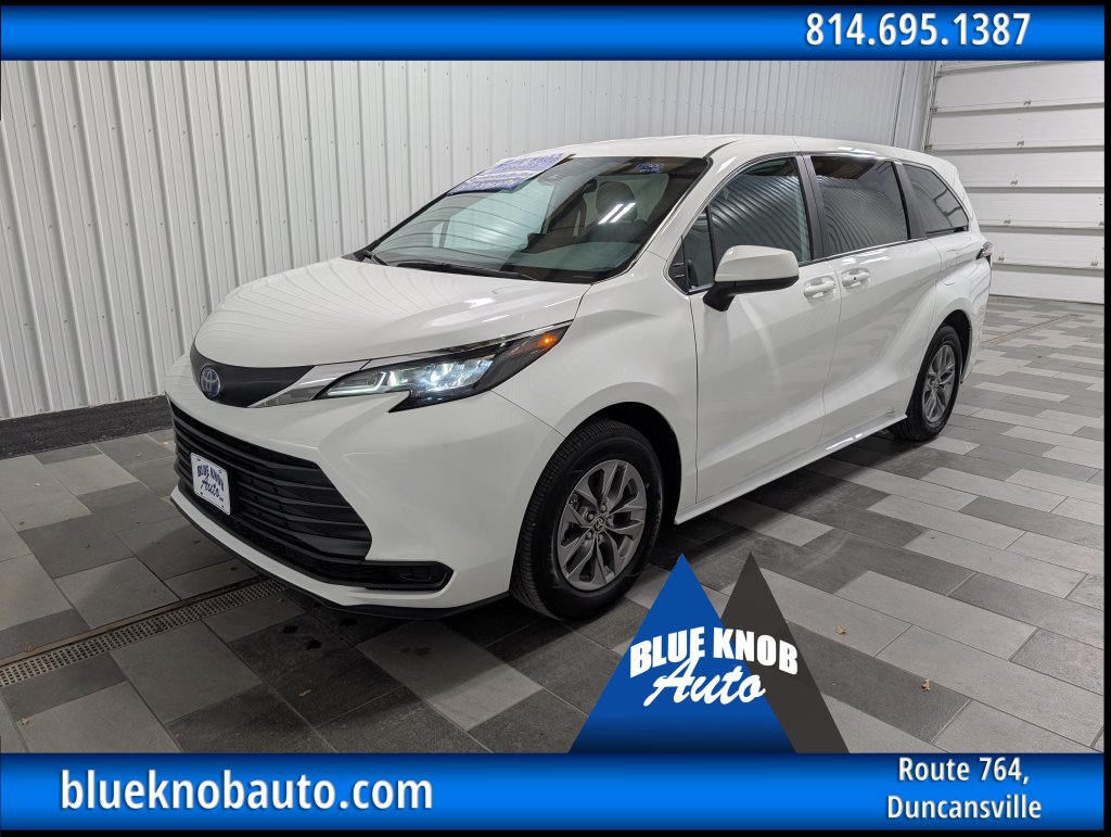 Used 2025 Toyota Sienna LE Minivan/Van