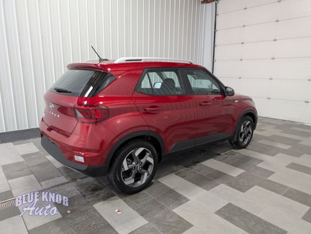 Used 2025 Hyundai Venue SEL SUV
